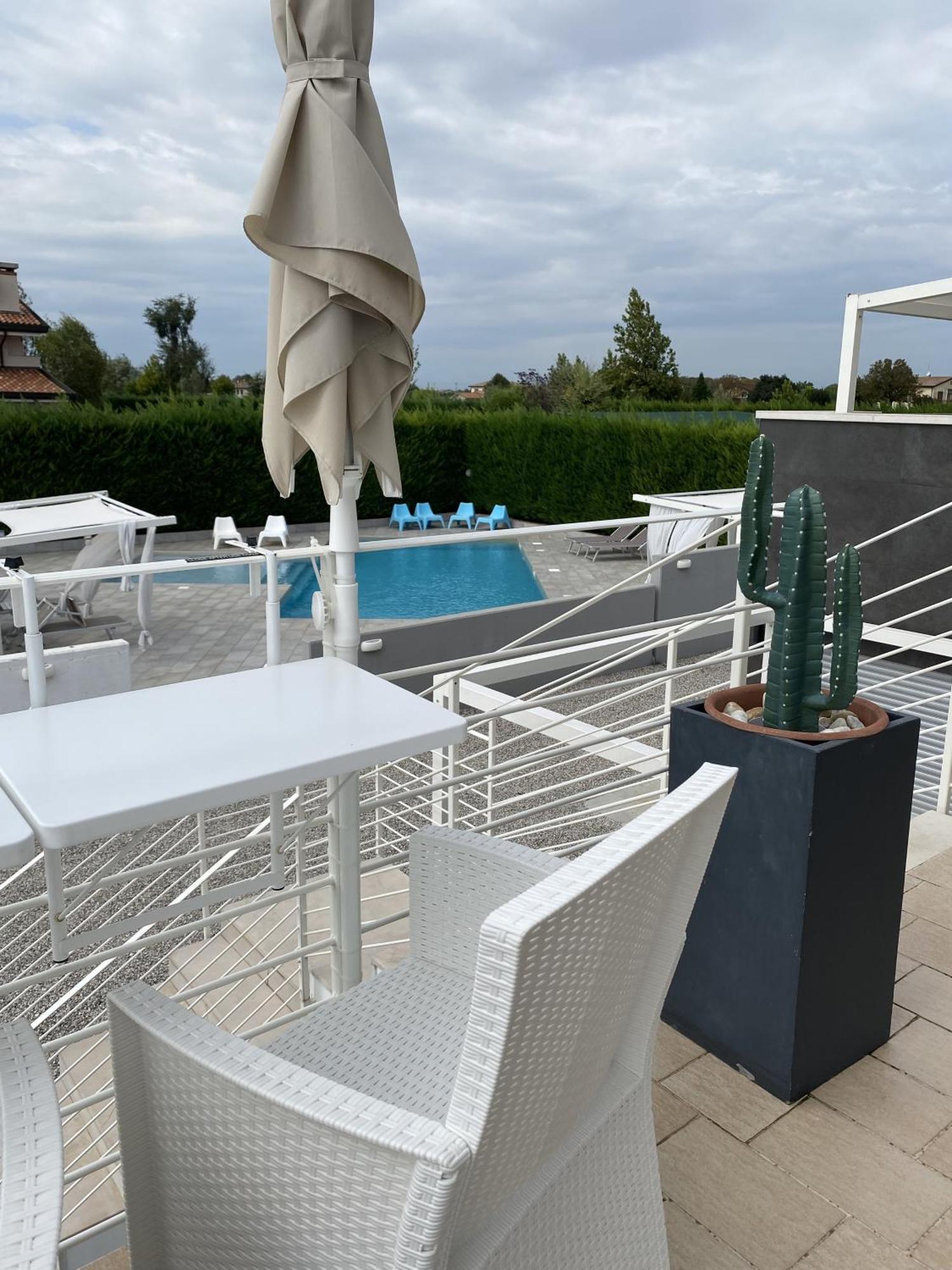 Meridien House Casalserugo Eksteriør bilde