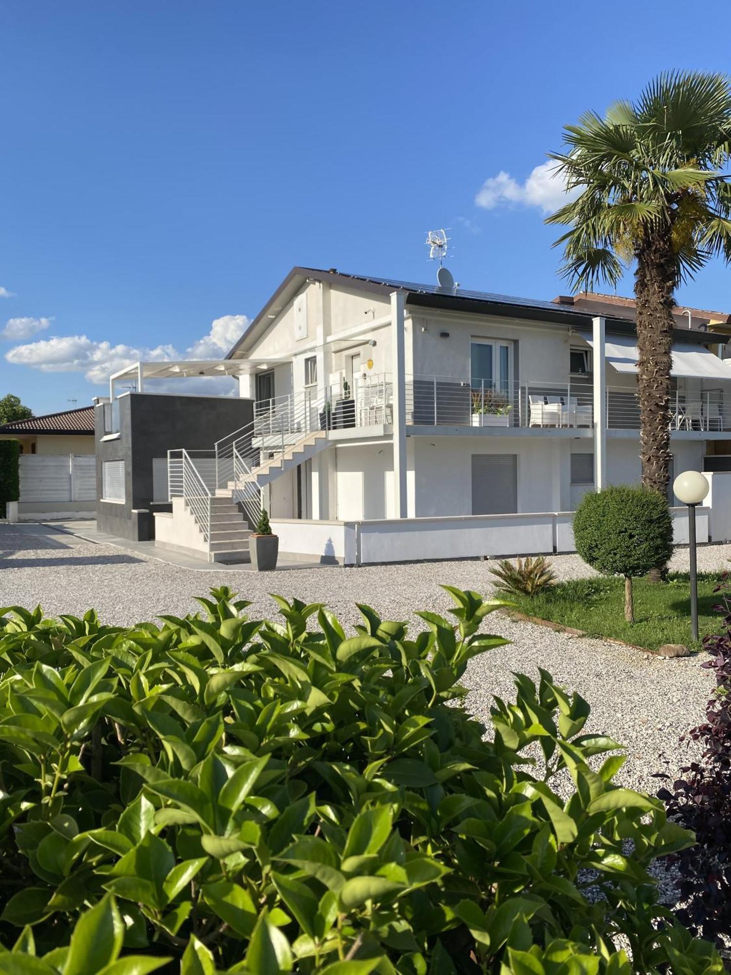 Meridien House Casalserugo Eksteriør bilde