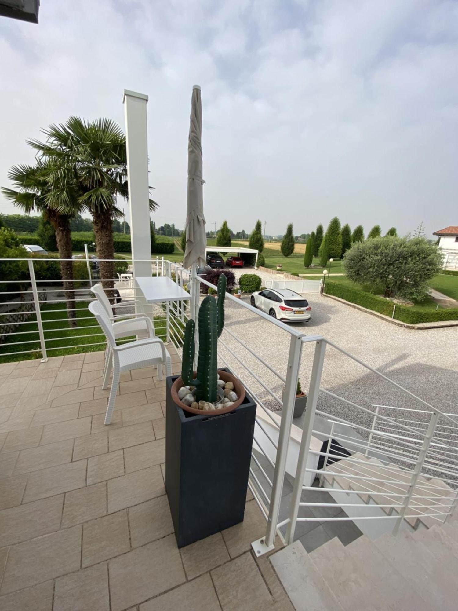 Meridien House Casalserugo Eksteriør bilde