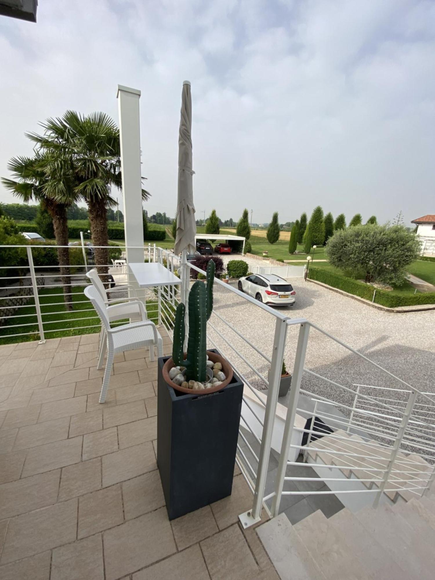 Meridien House Casalserugo Eksteriør bilde